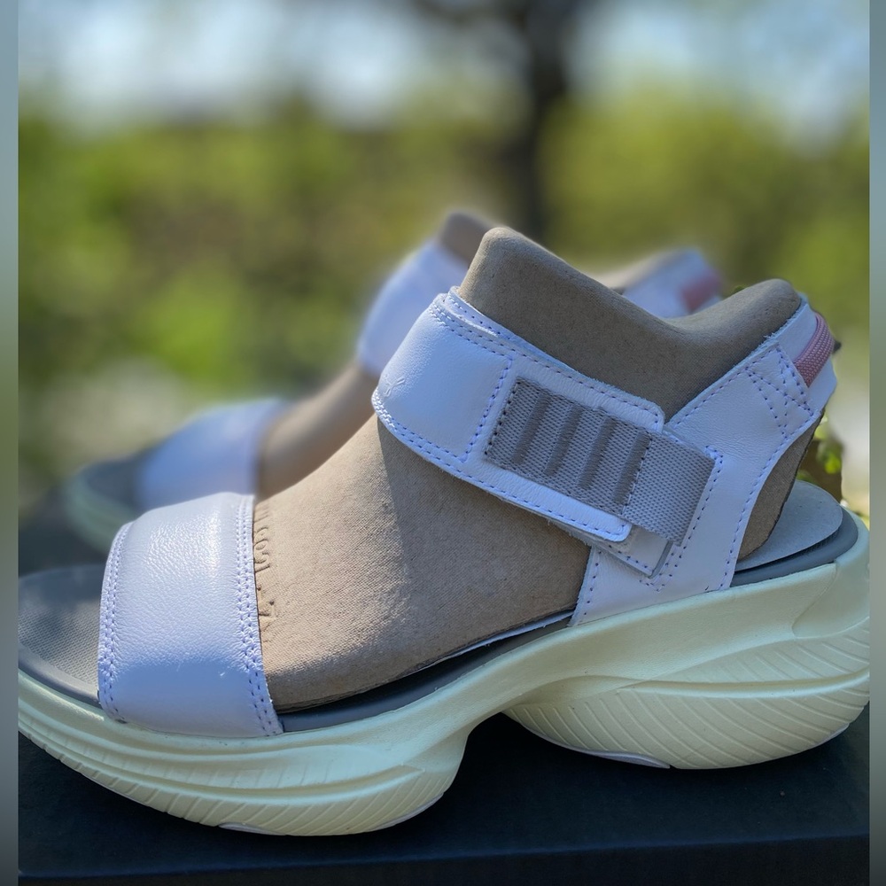 Sorel Explorer Blitz Stride Women's Leather Wedge Sandal, White, New with box